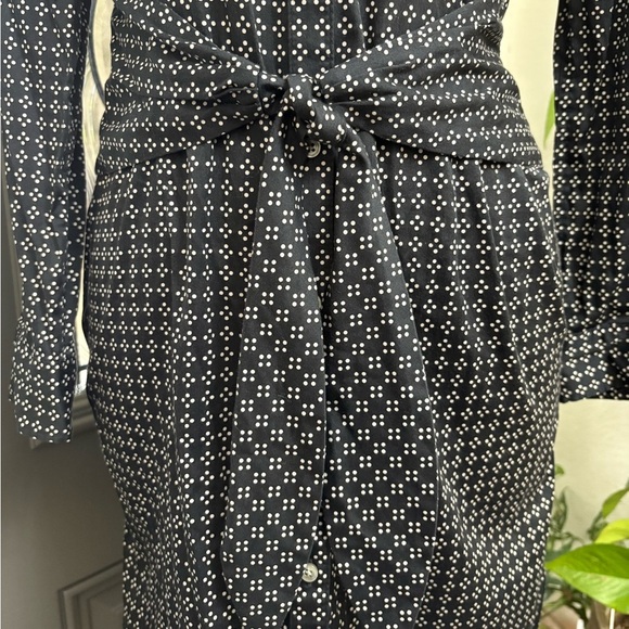 UNTUCKit Mikael Long Sleeve Shirt Dress in a Black White Geometric Dot Pattern - Picture 3 of 11